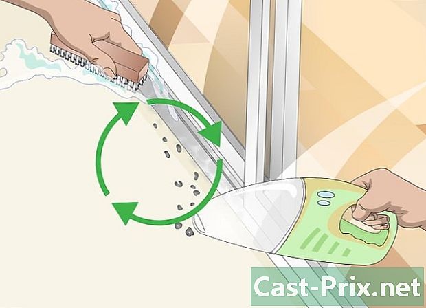 Как да почистите релсите на плъзгаща се стъклена врата