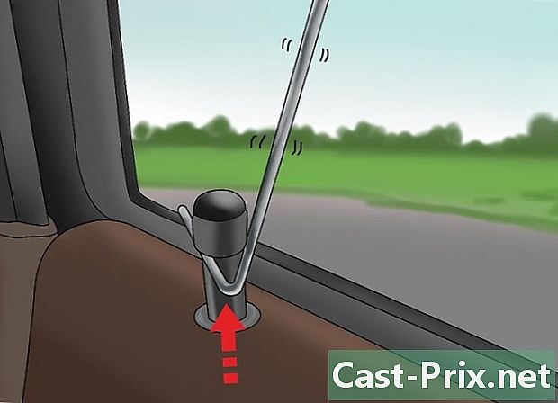 Como abrir um carro com um cabide