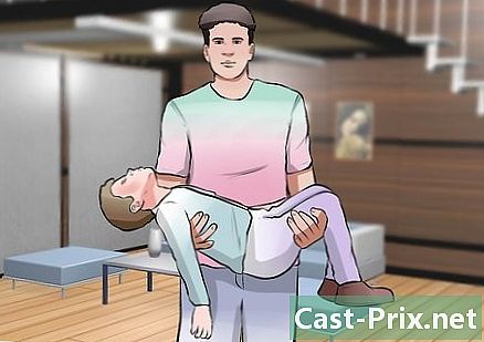 Hur man bär en skadad person vid första hjälpen