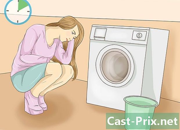 हाताने वॉशिंग मशीनमधून पाणी कसे काढावे
