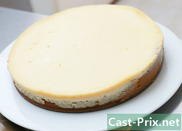 Hoe een cheesecake uit een scharnierende vorm te verwijderen