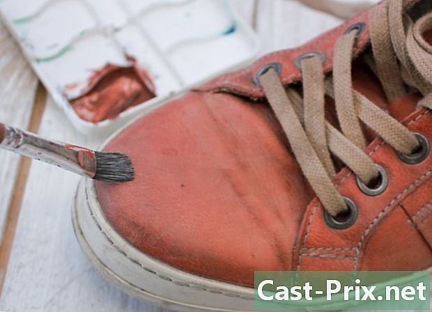 Como consertar um arranhão em um sapato de couro falso - Guias