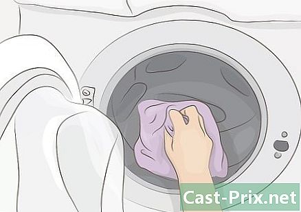 کوٹ پر خشک مٹانے والے مارکر کے ذریعہ چھوڑے ہوئے داغ سے کیسے چھٹکارا حاصل کریں - گائیڈز